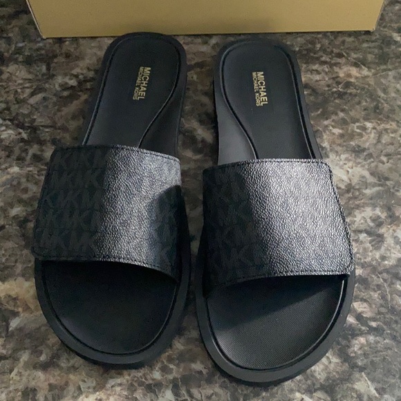 Michael Kors  Gilmore  sandals size 8 - Picture 1 of 7